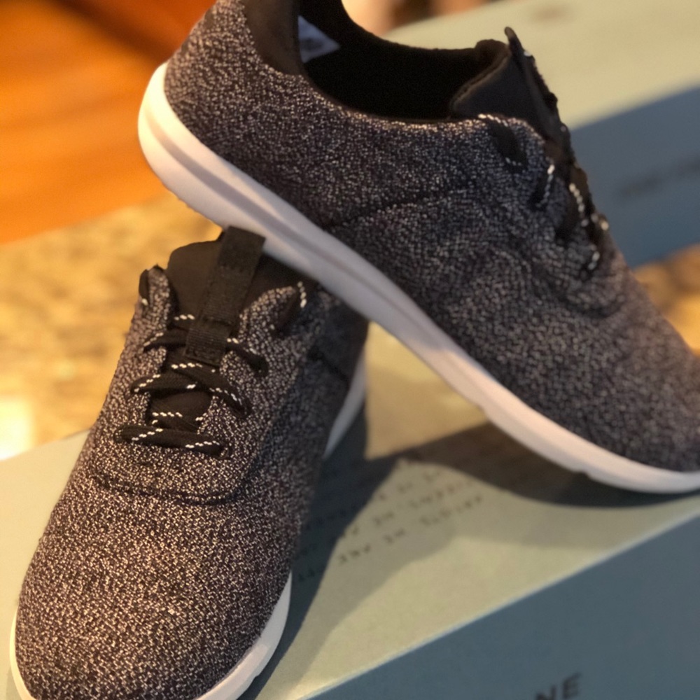 Brand New In Box Toms Carrillo sneakers size 9